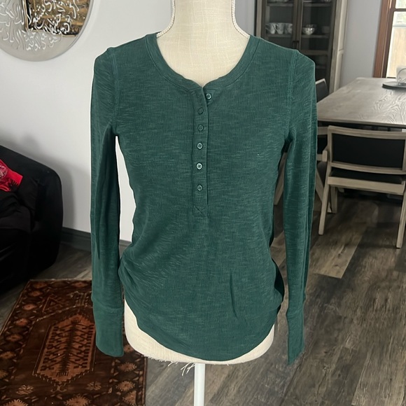 Gap top. Like new - Picture 1 of 6